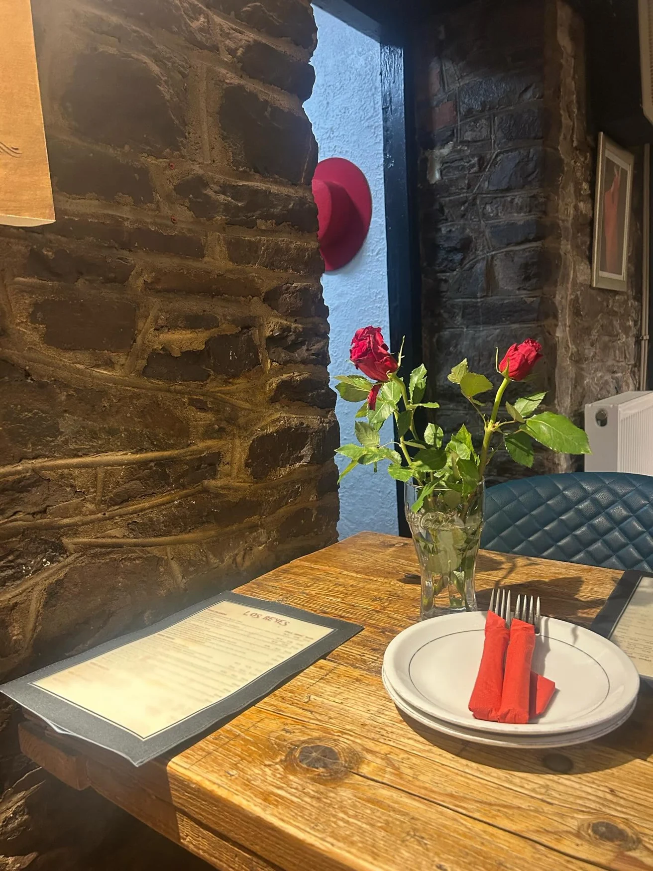 Set table and flowers at Los Reyes
